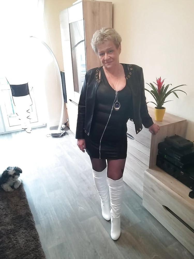 25P Milfs &amp; Gilfs wearing Boots no.1
