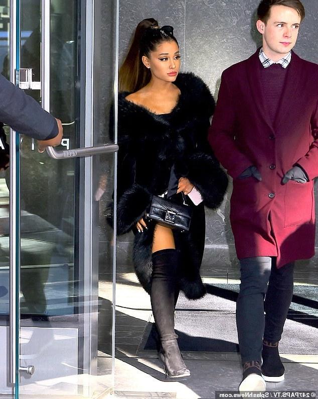 25P Ariana Grande with Boots Vol 04