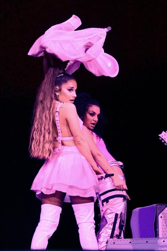 25P Ariana Grande with Boots Vol 04