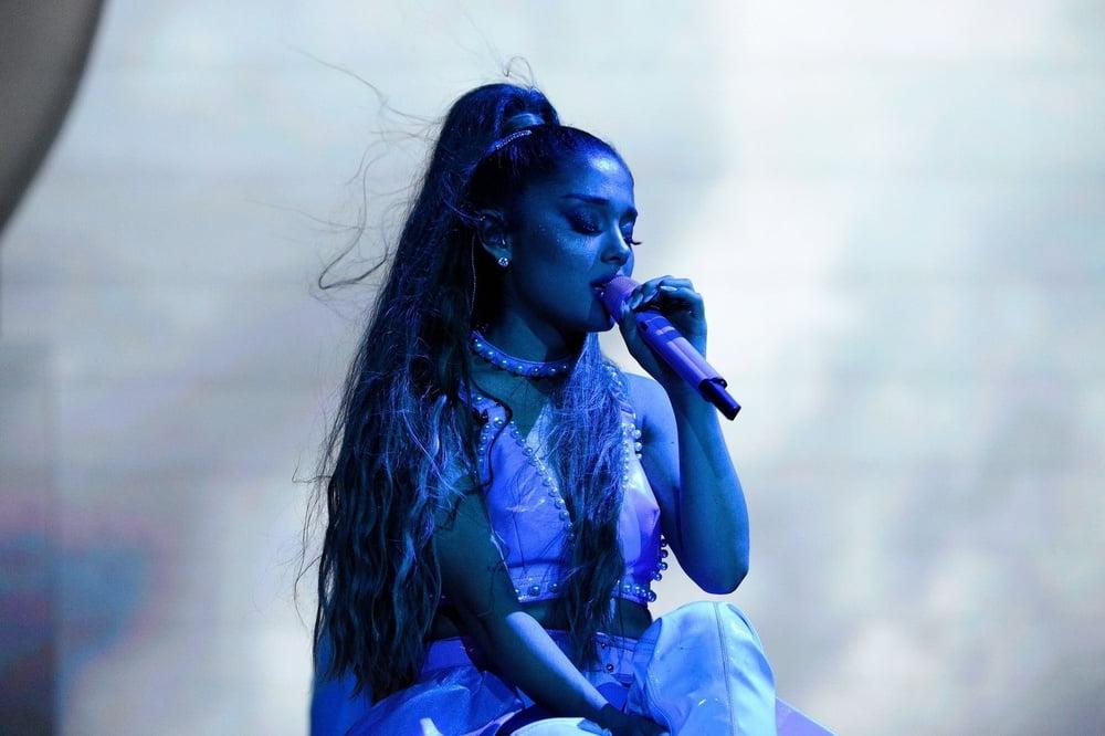 25P Ariana Grande with Boots Vol 04