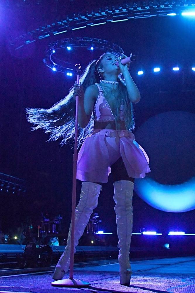 25P Ariana Grande with Boots Vol 04