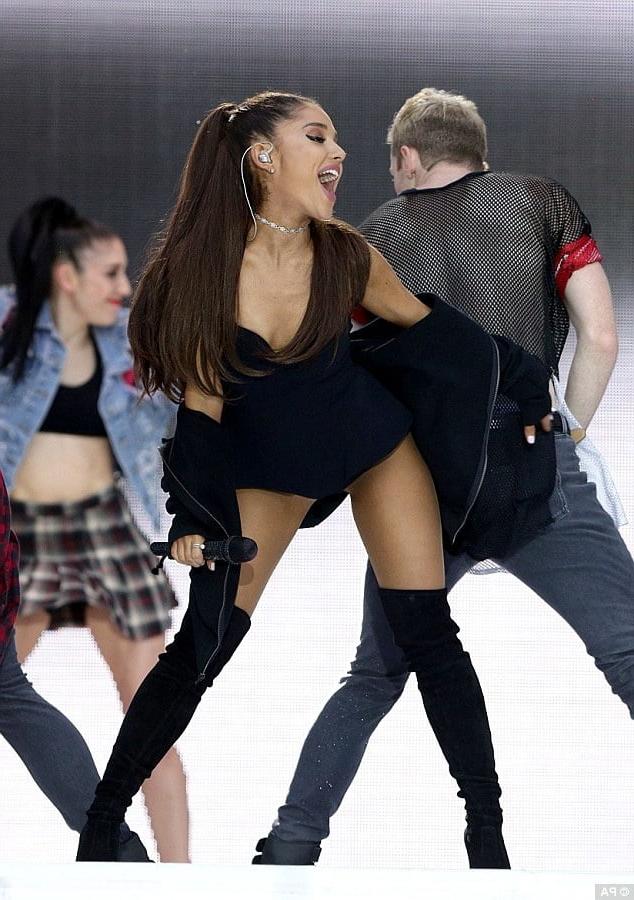 25P Ariana Grande with Boots Vol 04