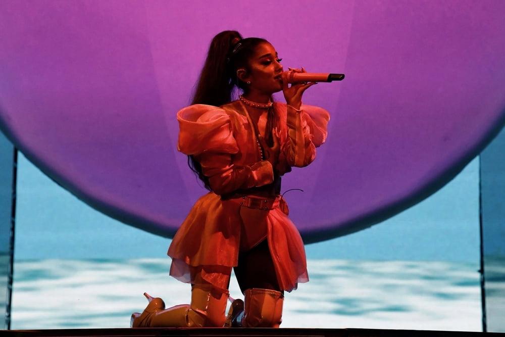 25P Ariana Grande with Boots Vol 04