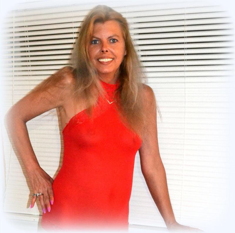 20P 40 yo American webslut Mary Chaffee exposed