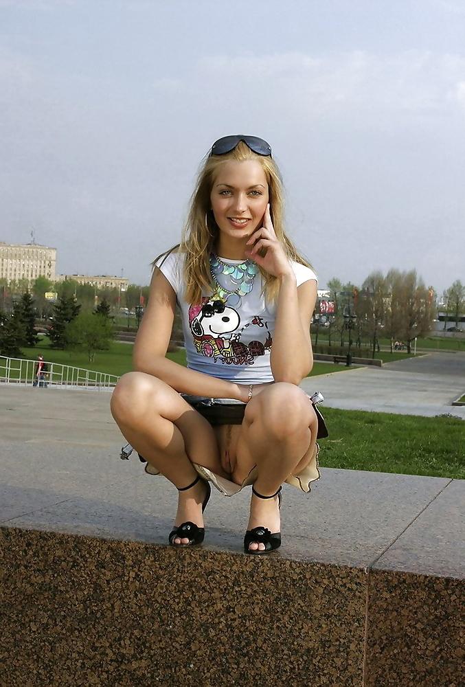 22P Blonde Flashing Babes