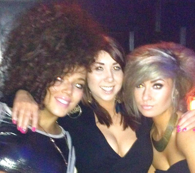 25P Hot babes 35
