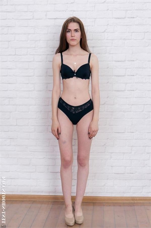 16P Kakao young 18years old schoolgirl poses naked casting