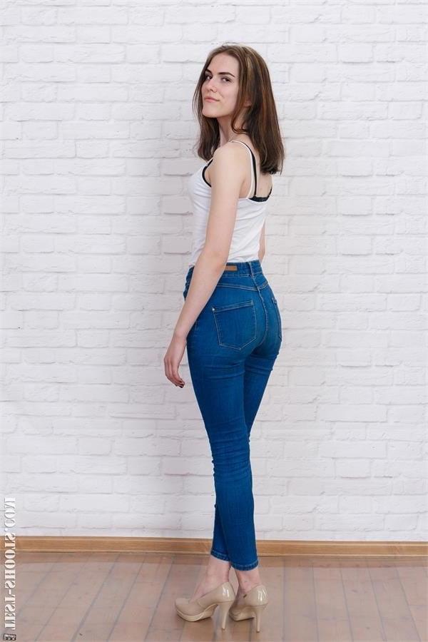 16P Kakao young 18years old schoolgirl poses naked casting