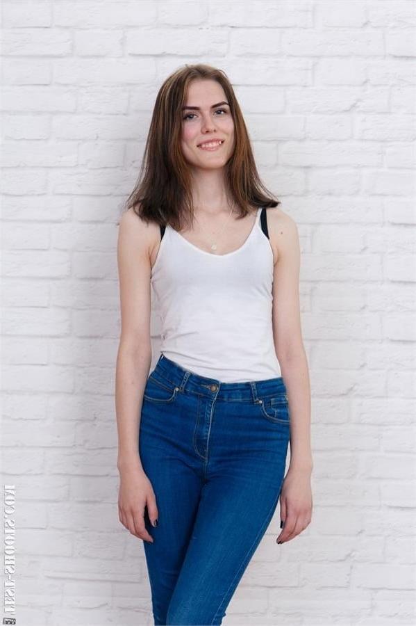 16P Kakao young 18years old schoolgirl poses naked casting