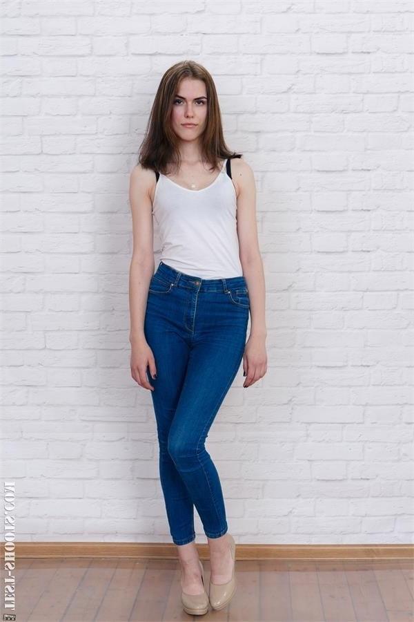16P Kakao young 18years old schoolgirl poses naked casting