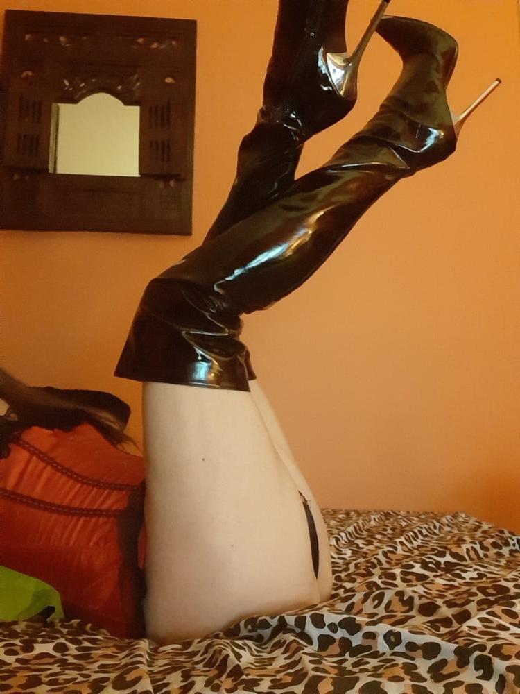 16P Boots