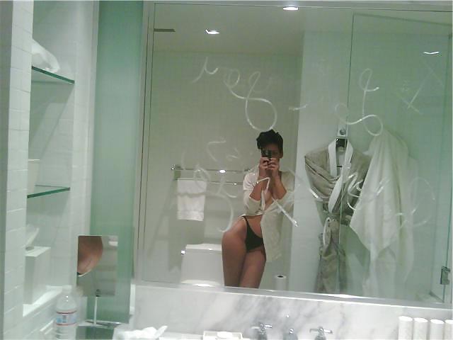 25P Nude celebs phone pics