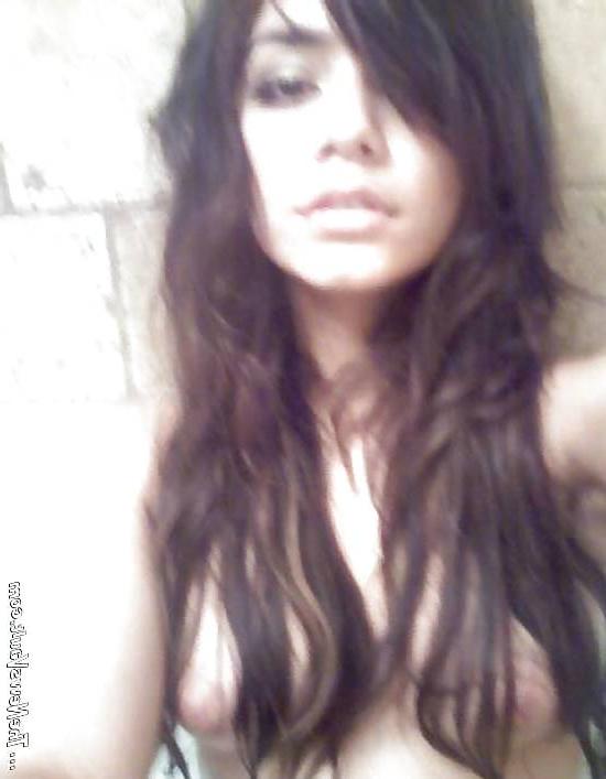 25P Nude celebs phone pics
