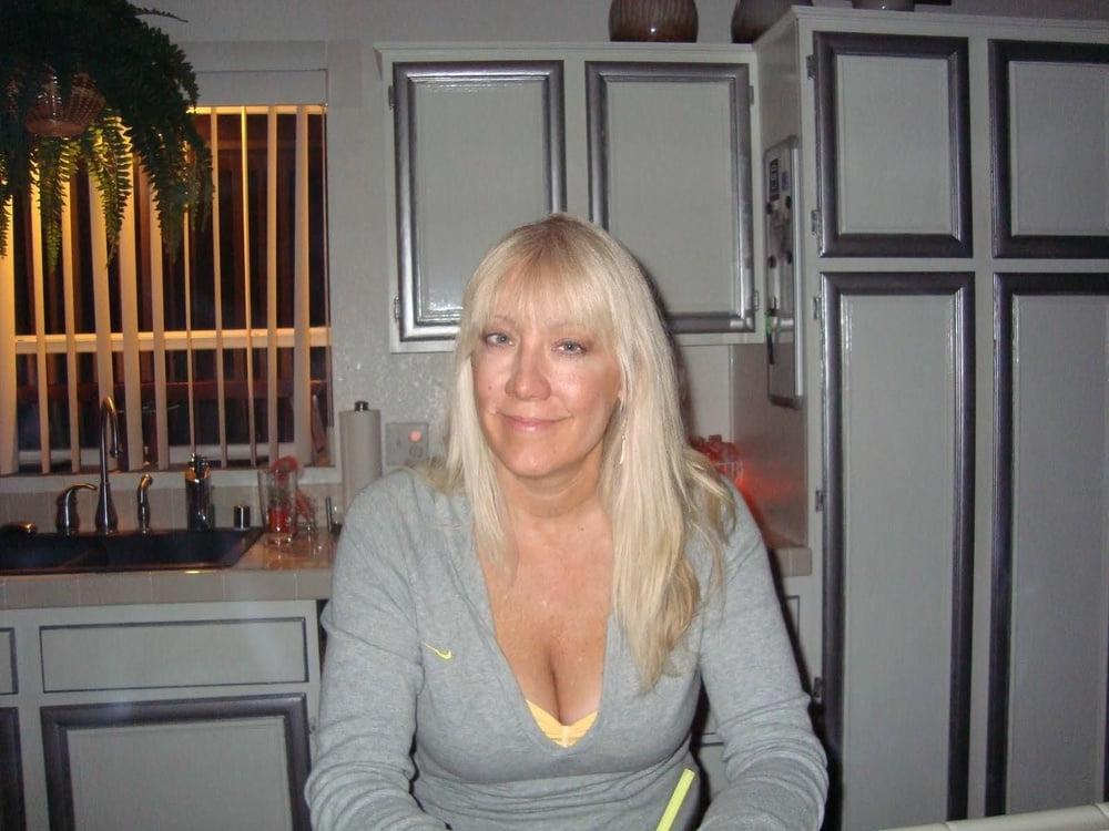 25P Chubby Wife