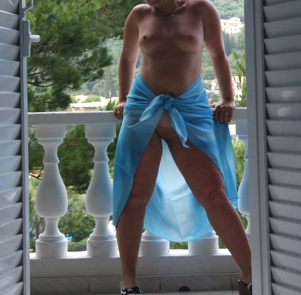 25P 25. Romanian wife exposed