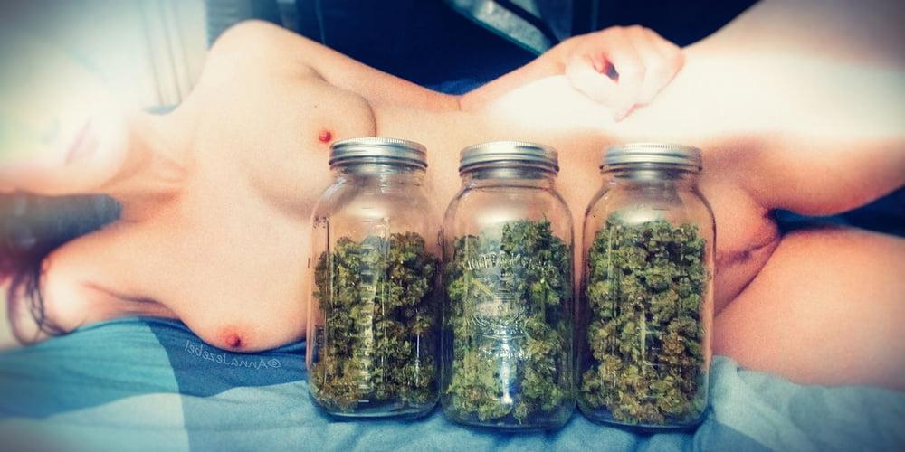 25P 420 pics - A girl and her garden