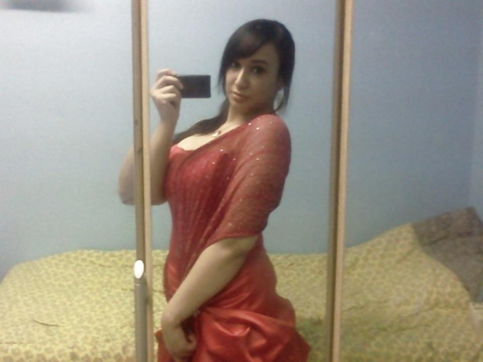 25P SEXY INDIAN GIRLS POSING HOT
