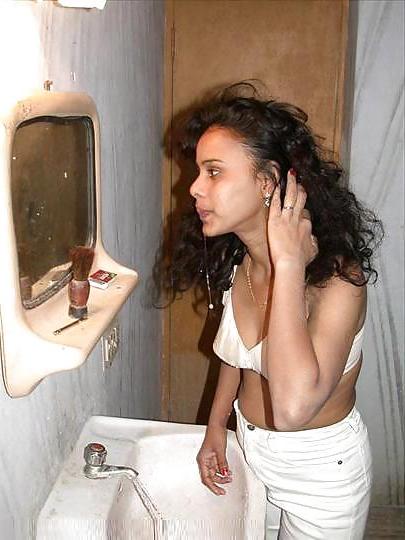 25P SEXY INDIAN GIRLS POSING HOT
