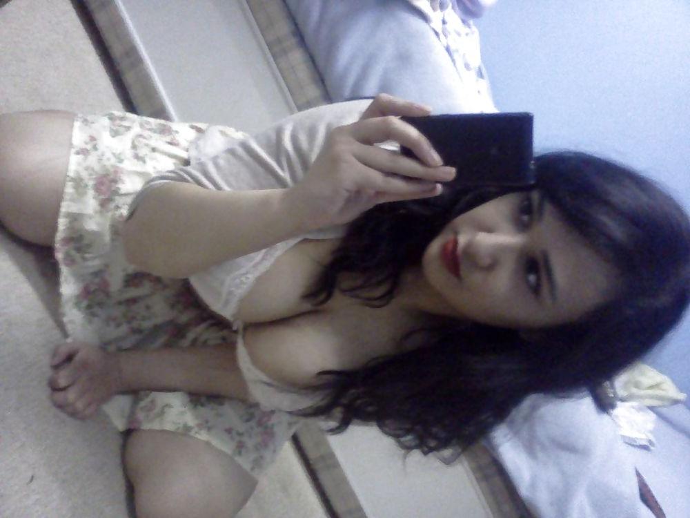 25P SEXY INDIAN GIRLS POSING HOT