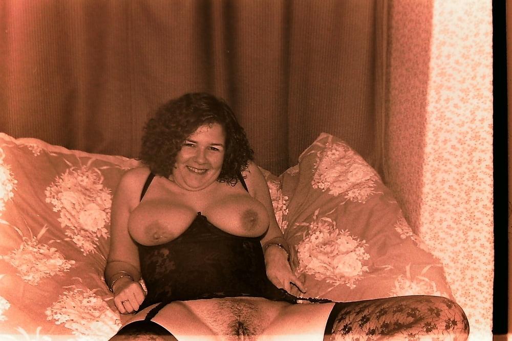 7P Women Need Exposure 775 - Retro Vintage Busty Wife
