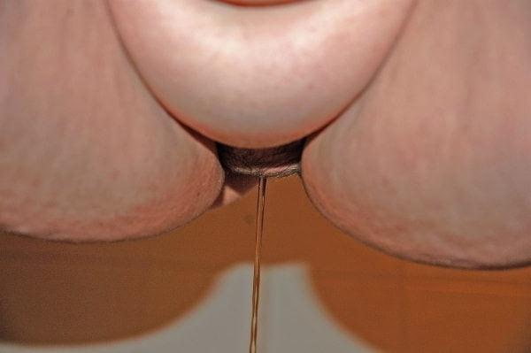 6P Wife pissing