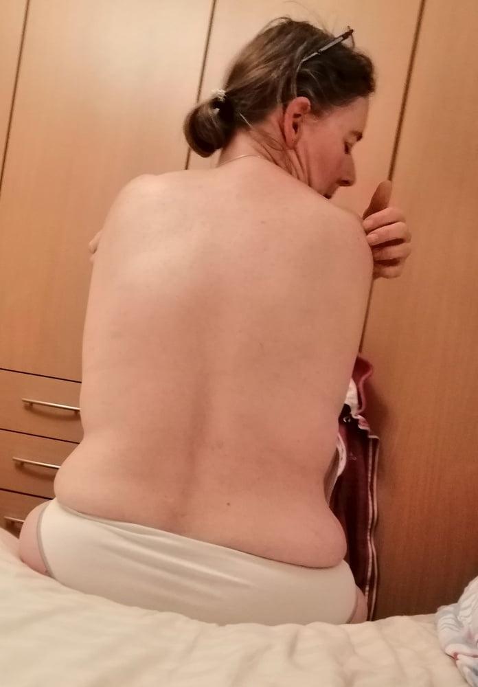 15P Sneek Pics of My Wife Changing