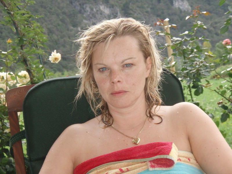 24P blonde wife uro exposed