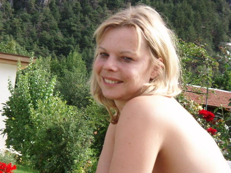 24P blonde wife uro exposed