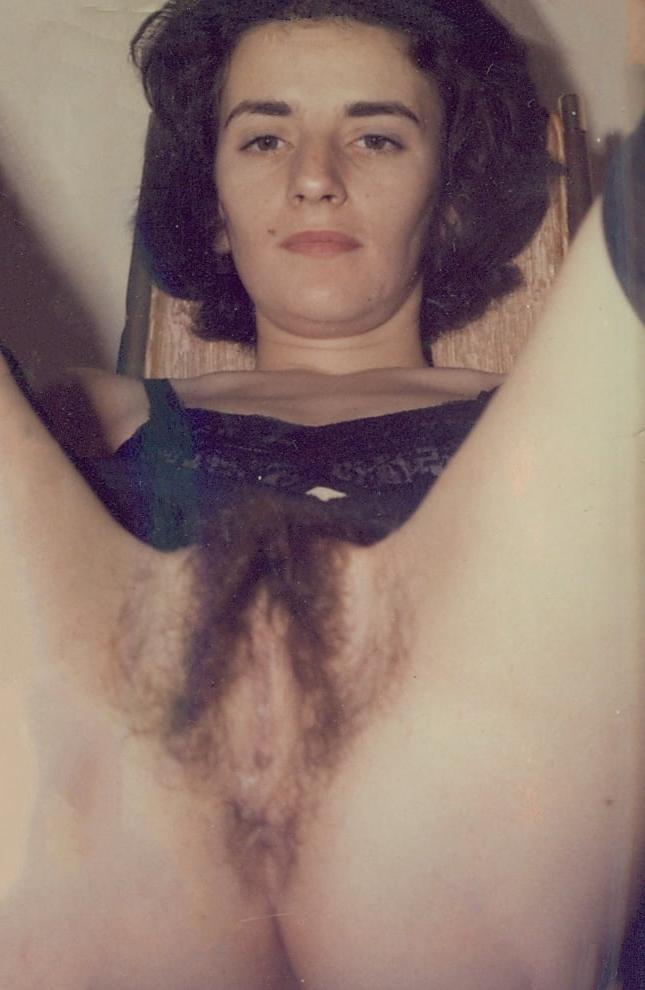 5P Women Need Exposure 809- Sexy Vintage Wife