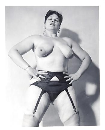 20P BUSTY VINTAGE RETRO BABES #004