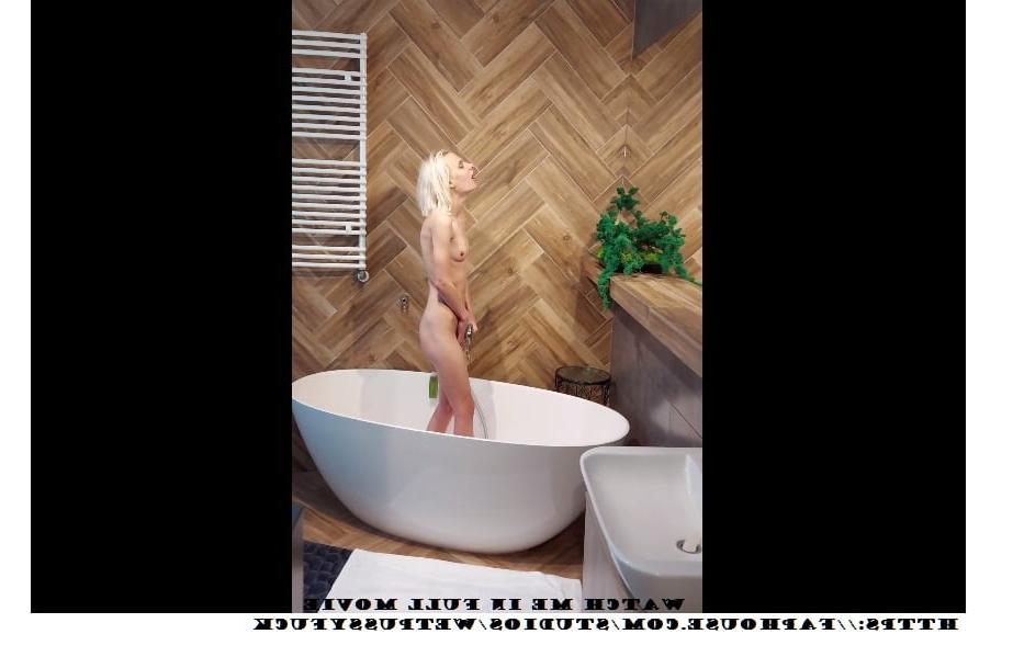 24P Petite teen very wet pussy