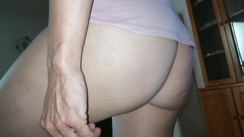 25P Naughty wife cheers up and shows everything