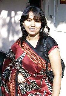 16P Hot Indian Lady