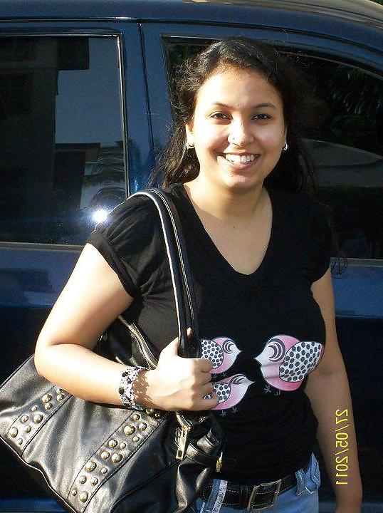 16P Hot Indian Lady