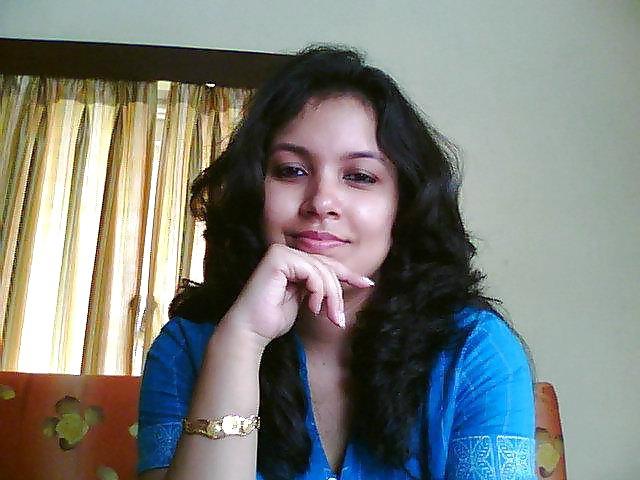 16P Hot Indian Lady