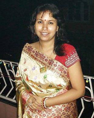 16P Hot Indian Lady