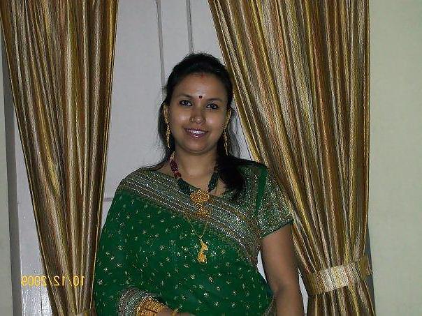 16P Hot Indian Lady