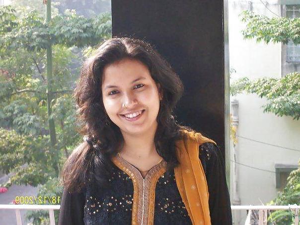 16P Hot Indian Lady