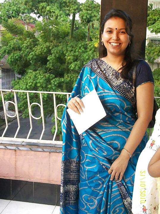 16P Hot Indian Lady
