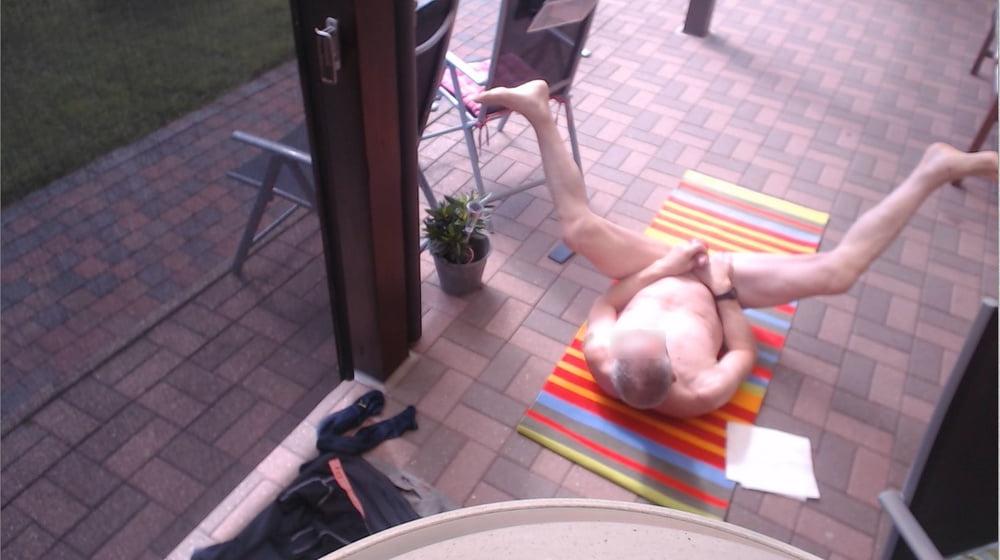 25P public outdoor bondage exhitionist jerking in the sun