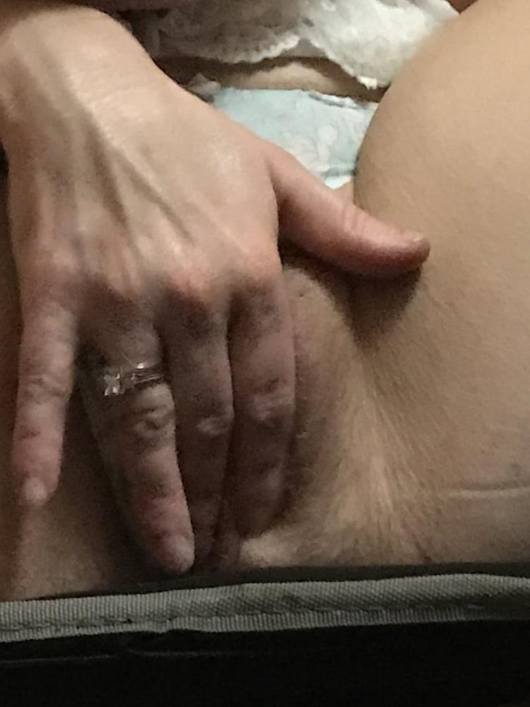 25P Shaved Wet Pussy Photoshoot American Milf 11