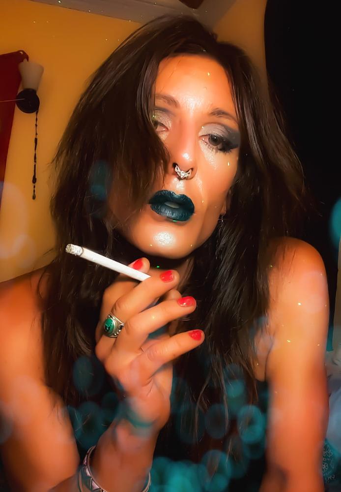 5P Sexy TS smoking fetish. Femme VS120 menthols