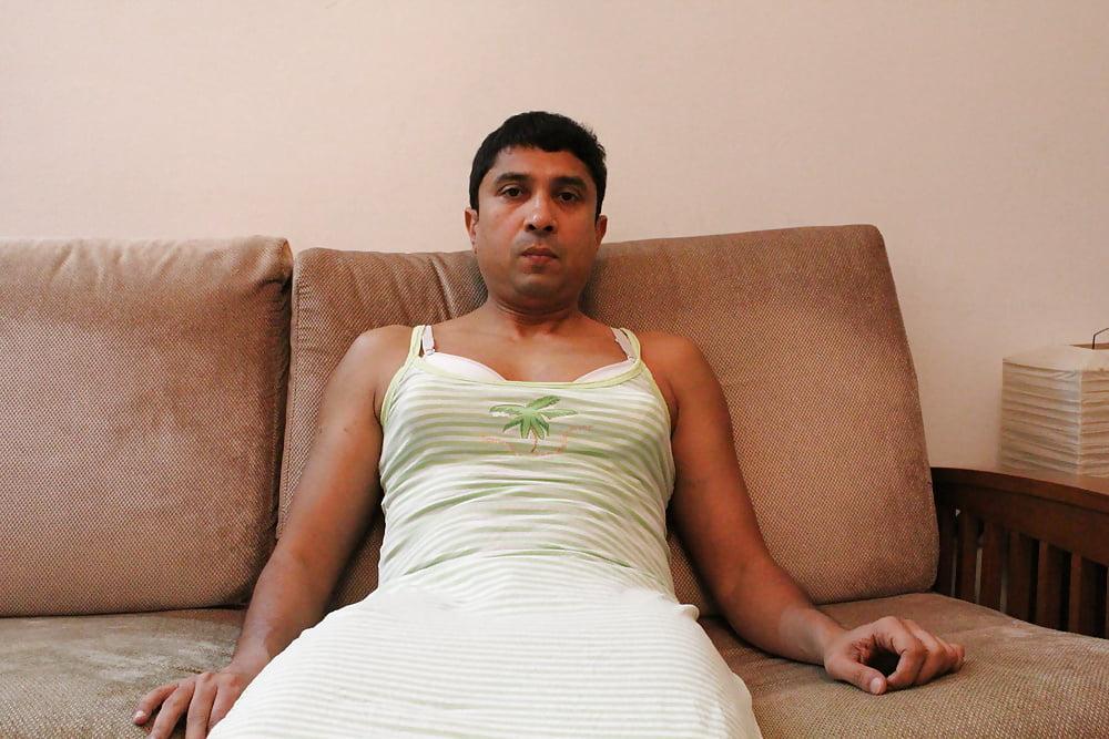 18P Indian Gay Exposed