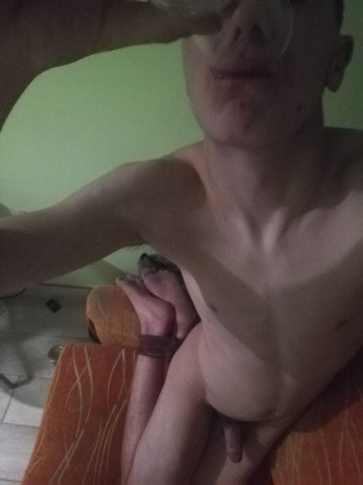 23P I'm a gay whore. Humiliate me in the comment