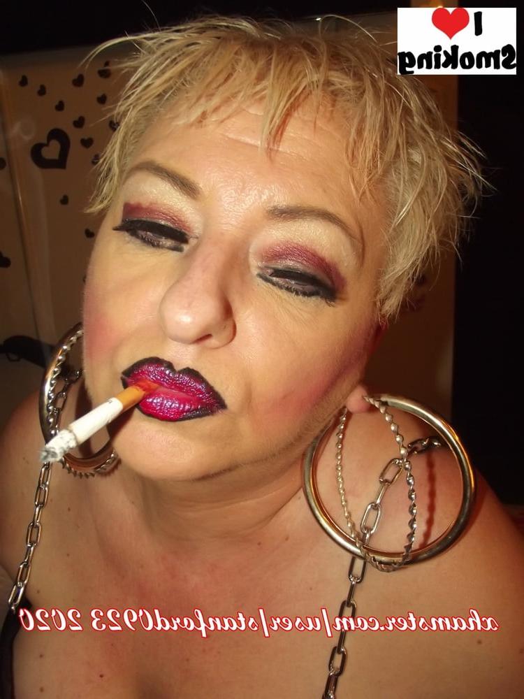 25P SMOKING WHORE 20