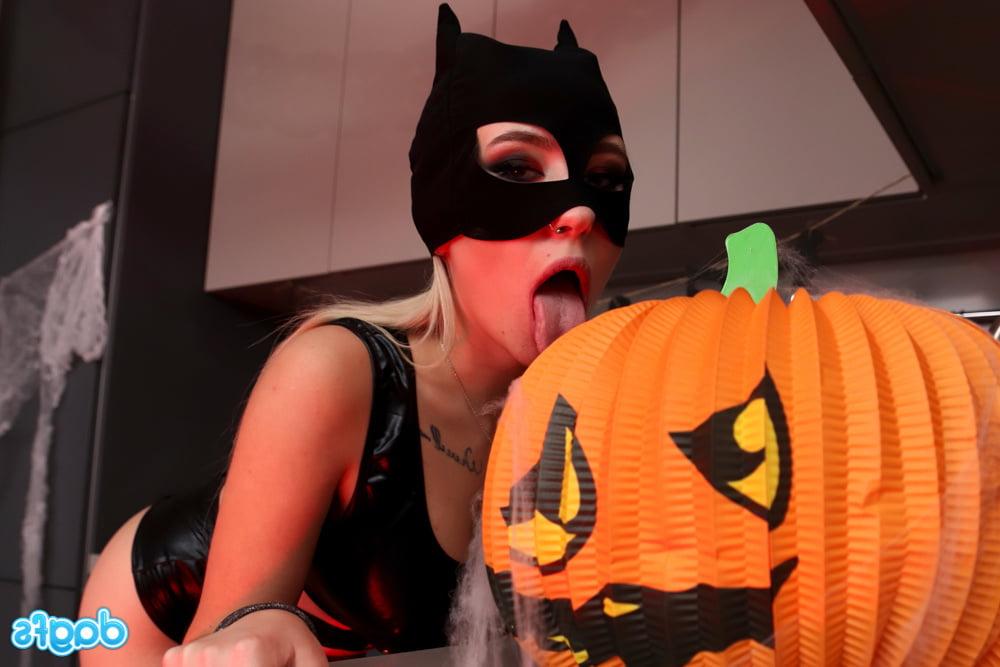 25P DAGFS - 'Fuck My Catsuit!' Bella Mur