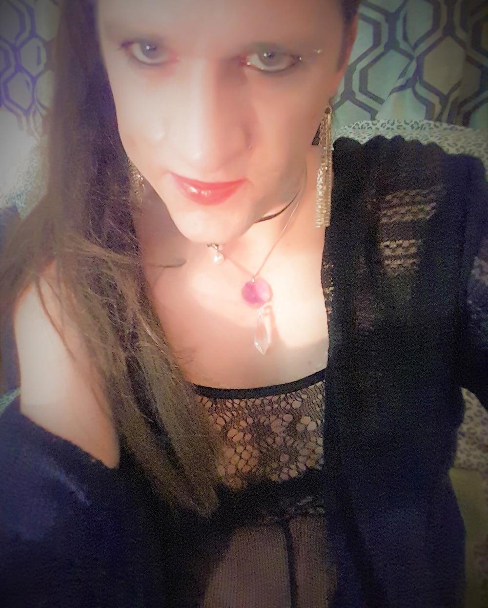 8P Maid For Hire