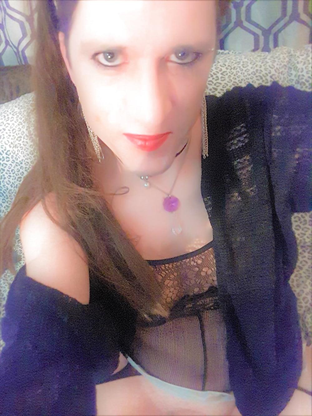 8P Maid For Hire