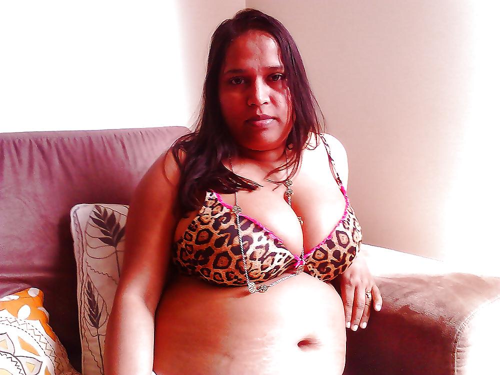25P Indian Big Boobs Milf