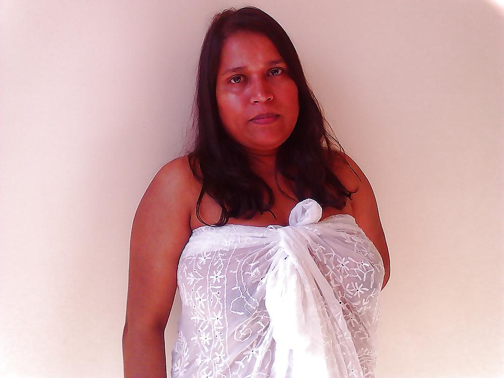 25P Indian Big Boobs Milf